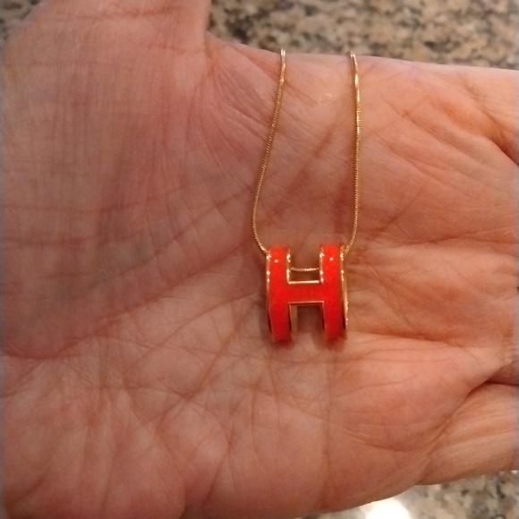 Steal the last one H pendant on  gold chain Earrings available separately - Picture 5 of 5